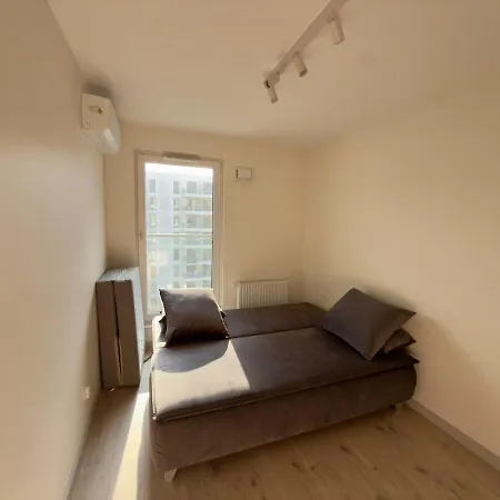 Lejlighed A Modern With Air Conditioning And A Balcony